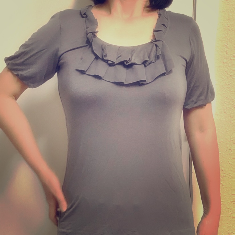 Club Monaco Small gray Short Sleeve ruffle neck S